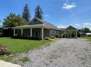 28 Arlington St, Hayesville, NC 28904