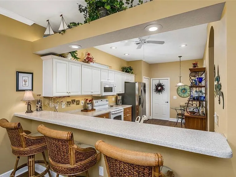 7339 Cleopatra Dr — Photo 2