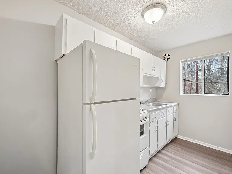 Clifton Woods Apartments — Photo 64