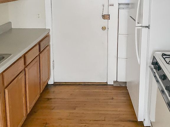 2nd image of 630 W Arlington Pl APT 6