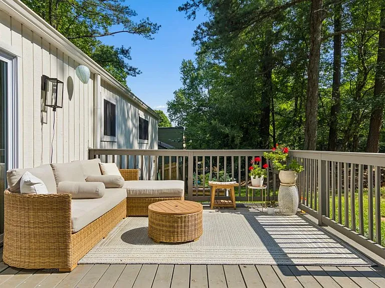 2506 Kingsley Dr NE — Photo 31