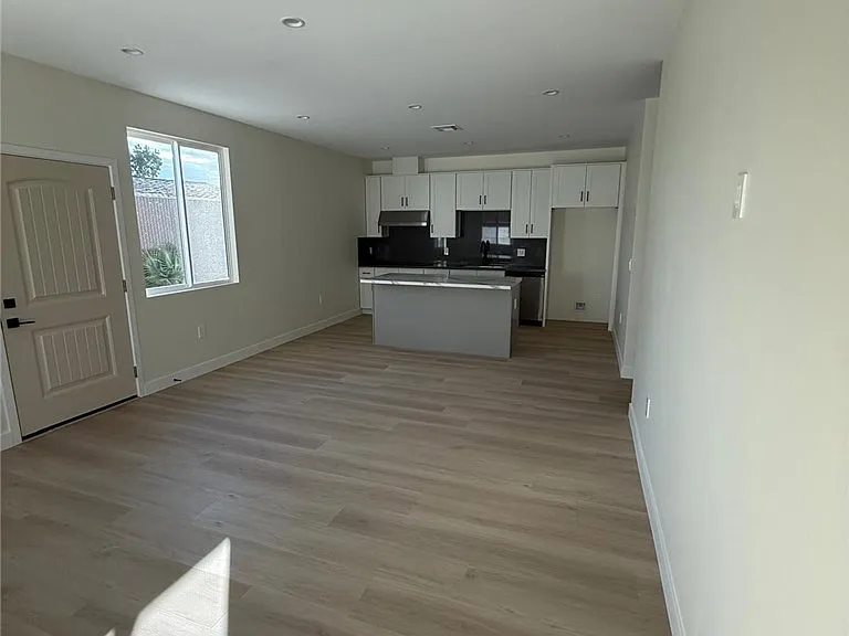 8603 Delco Ave — Photo 12