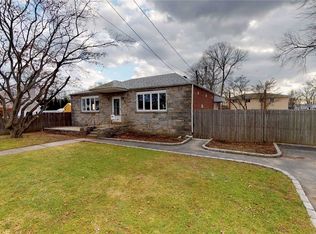 334 W 2nd St, West Islip, NY 11795