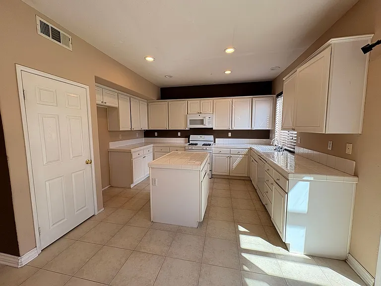 1456 Pinewood Dr — Photo 13