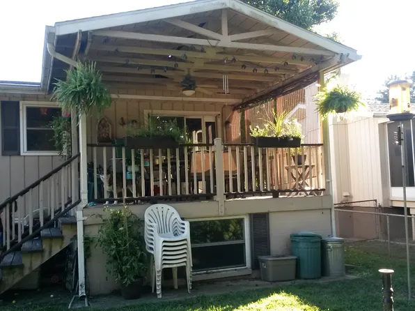 344 Hand Dr, Godfrey, IL 62035