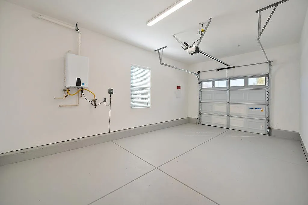 3 bed, 2.5 bath, 1250 sqft, $2,750 — Photo 2