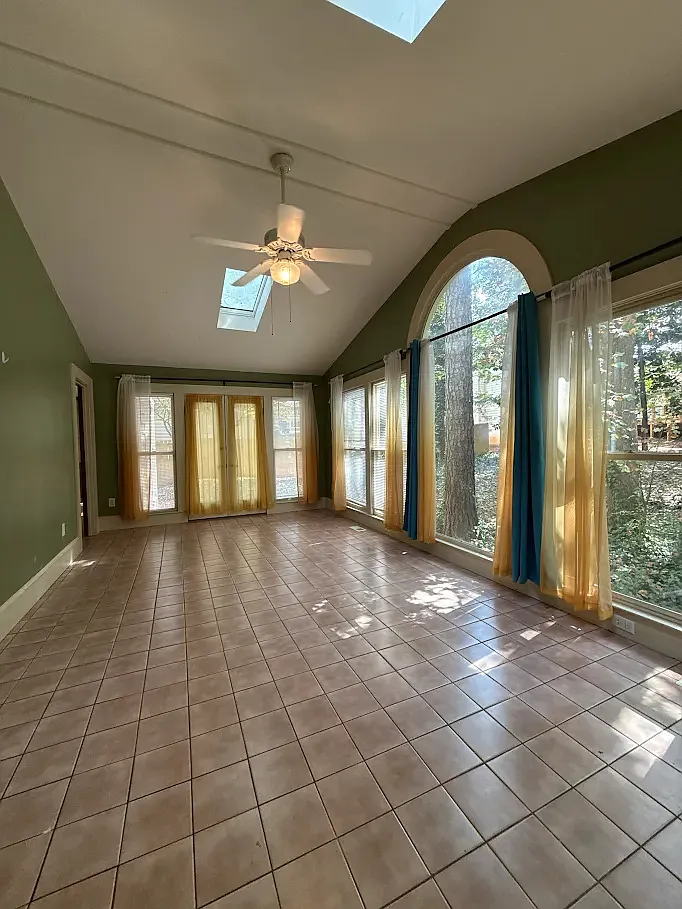 4 bed, 2.5 bath, 2467 sqft, $2,350 — Photo 3