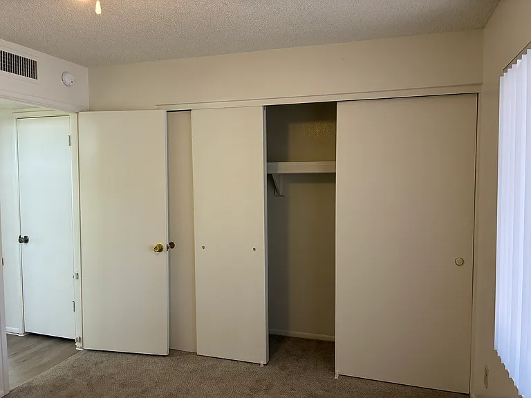 3672 W Oakland St — Photo 29