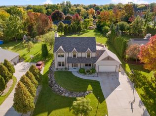 4360 S 118th St, Greenfield, WI 53228