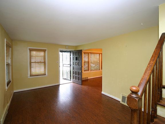 3rd image of 2725 W 99th St
