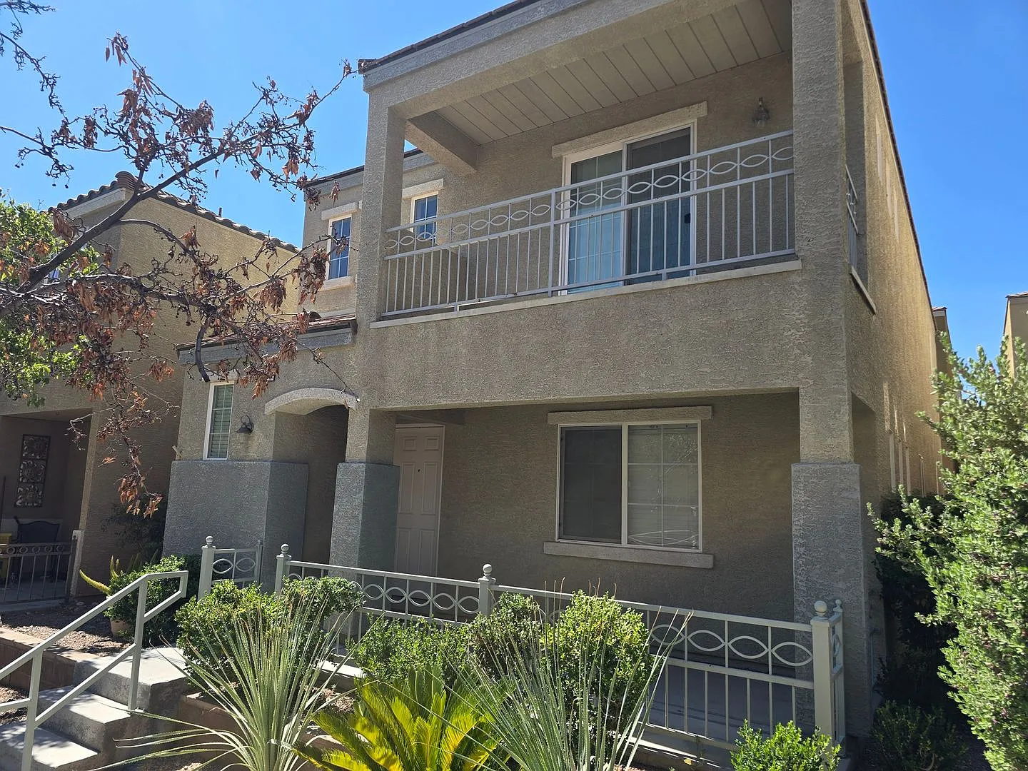 Gorgeous 2 Story-3 Bedroom*Close To Schools-Shopping Centers*Community Pool* — Photo 4