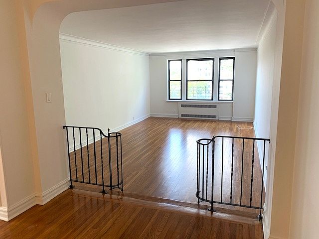 2nd image of 3240 Henry Hudson Pkwy E #6B