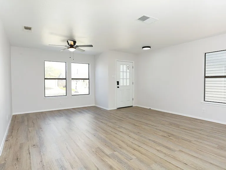 6870 Flaming Ridge Dr — Photo 10