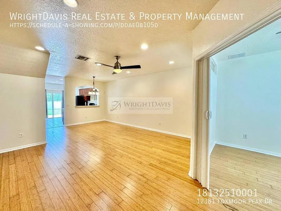2 bed, 2.5 bath, 1390 sqft, $1,600 — Photo 2
