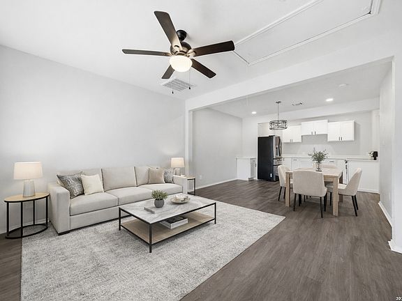 2nd image of 1325 W Mariposa