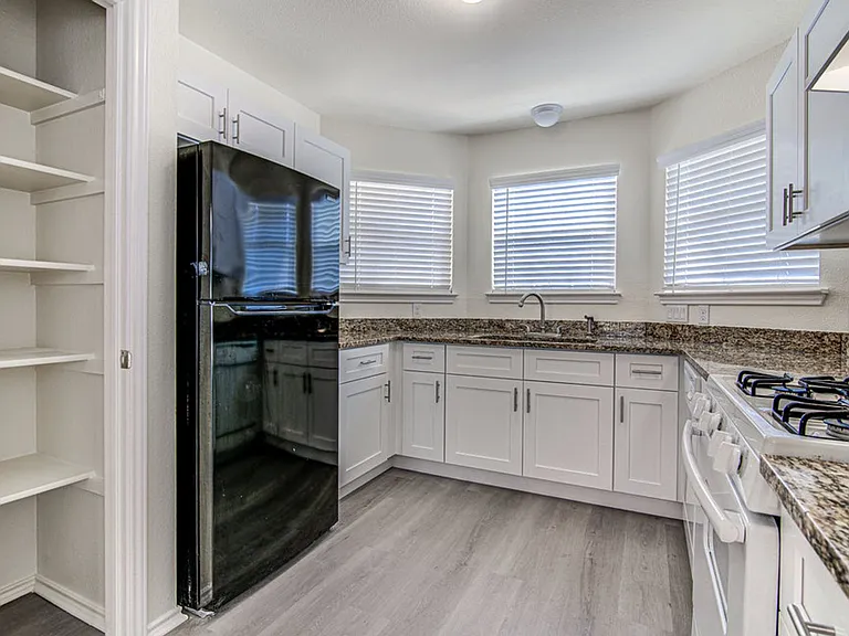 1604 Southwestern Trl — Photo 8