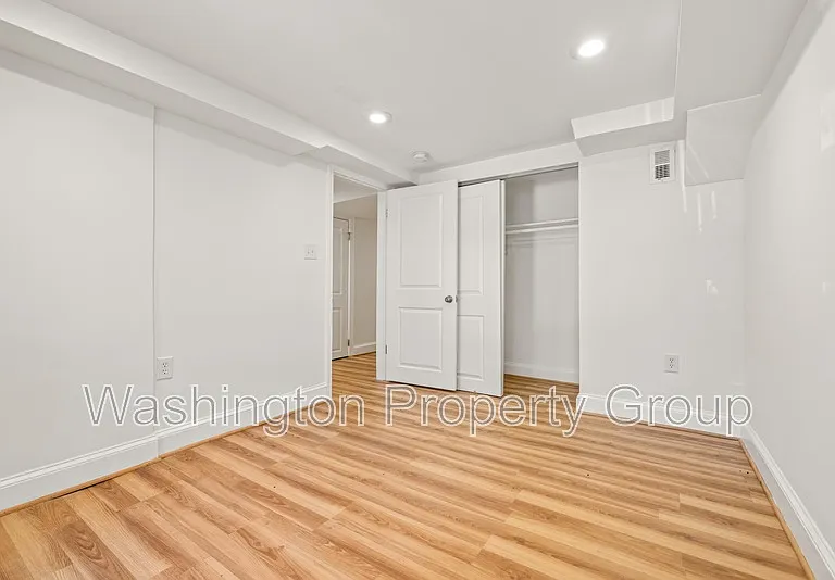 329 18th Pl NE — Photo 25