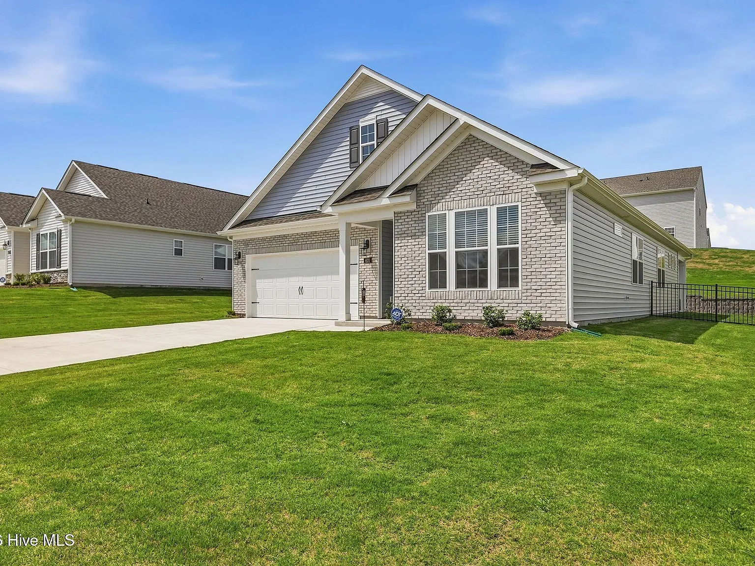 3 bed, 2.0 bath, 1796 sqft, $2,350 — Photo 3