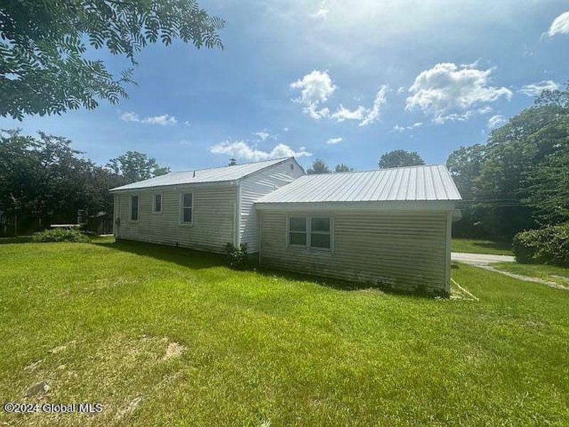 3rd image of 923 Bradford Hill Road