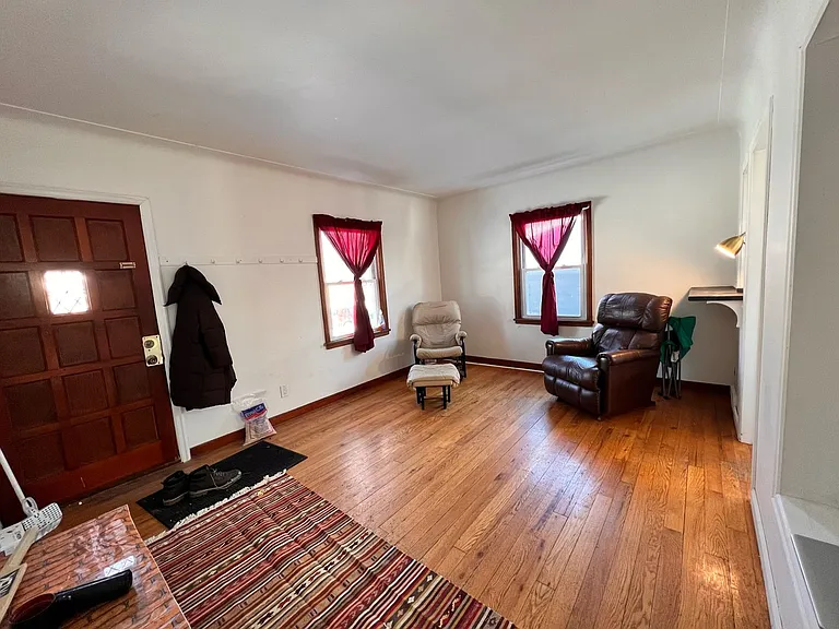 1160 Farrington St — Photo 3