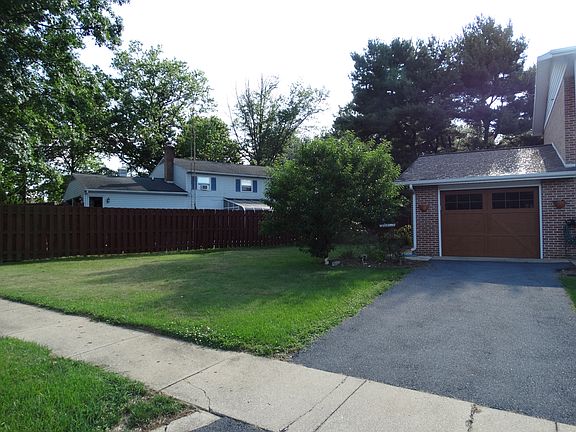 3rd image of 410 Herwin Dr