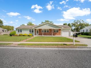 5 Windsor Dr, Egg Harbor Township, NJ 08234