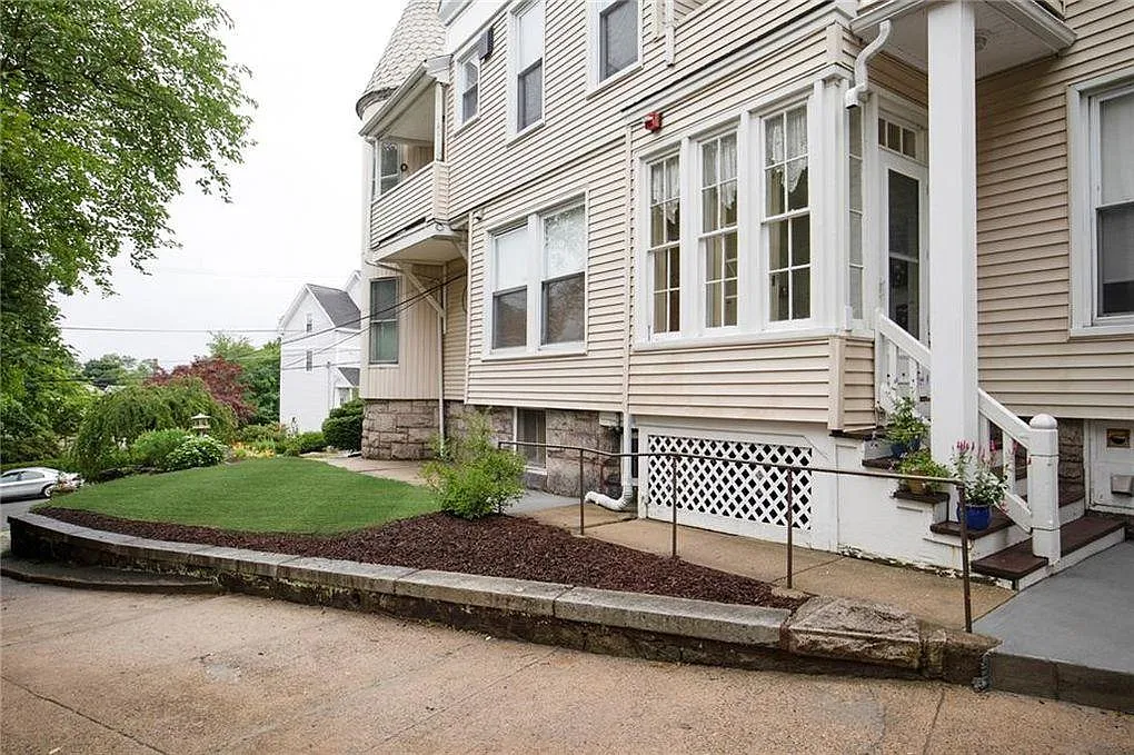 113 Carrington Ave — Photo 2