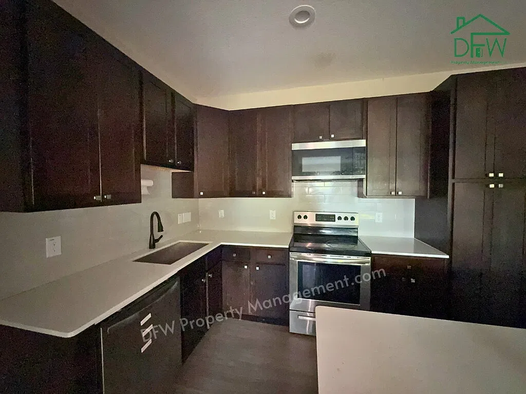 4 bed, 3.0 bath, 1963 sqft, $2,250 — Photo 4