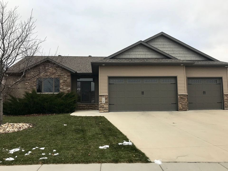 1st image of 758 17th Ave E