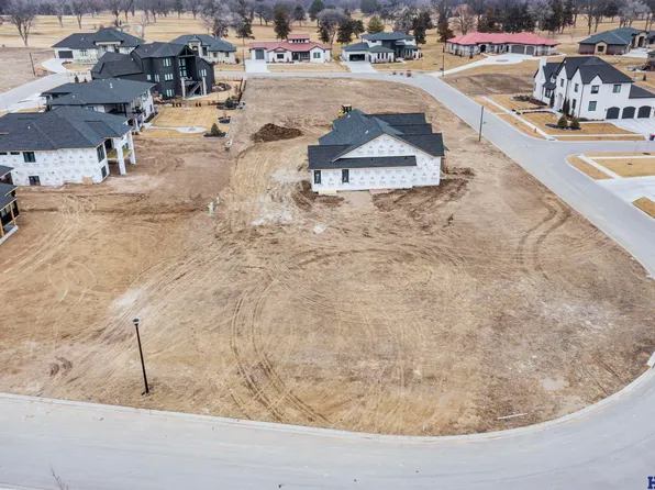1255 S 95th St, Lincoln, NE 68520