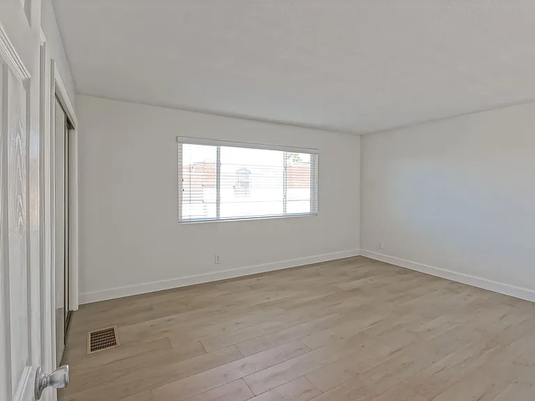 1720 Ardmore Ave #301 — Photo 22