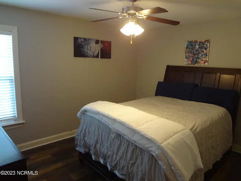 205 S Pointe Dr #B — Photo 35