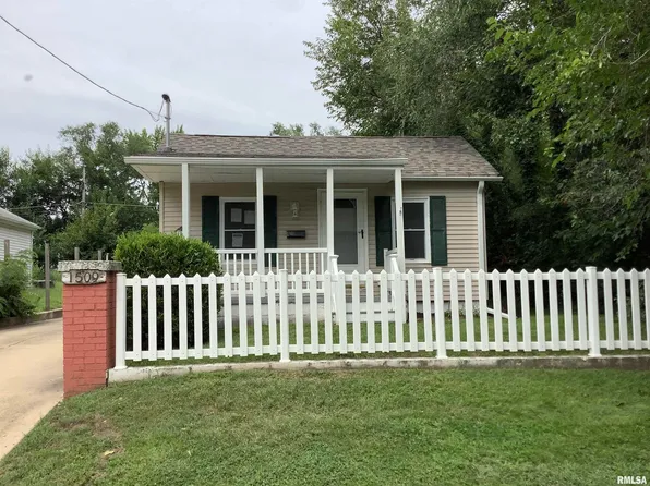 1509 Chestnut St, Pekin, IL 61554