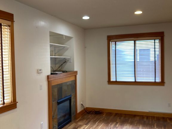 living room w/ gas fireplace