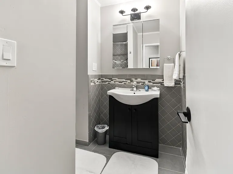 12401 Lyford Dr — Photo 23