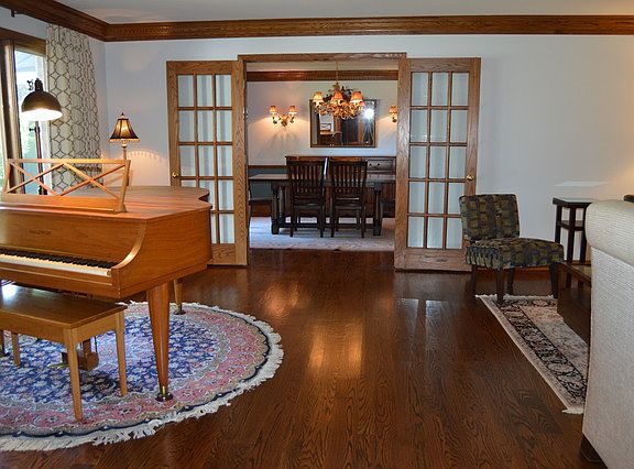 3rd image of 611 Marian Sq