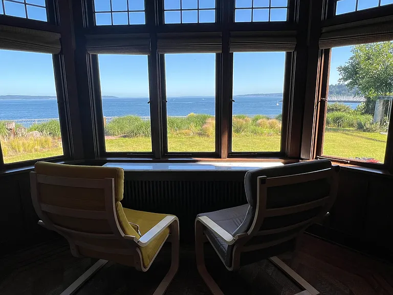 Sitting nook in dining room with view of the water