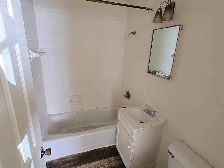 5839 N 84th St #4 — Photo 3