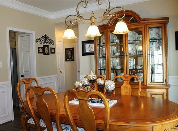 4th image of 153 Huntly Ln