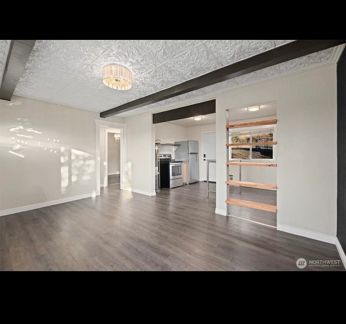 3 bed, 889 sqft, $2,750 — Photo 2