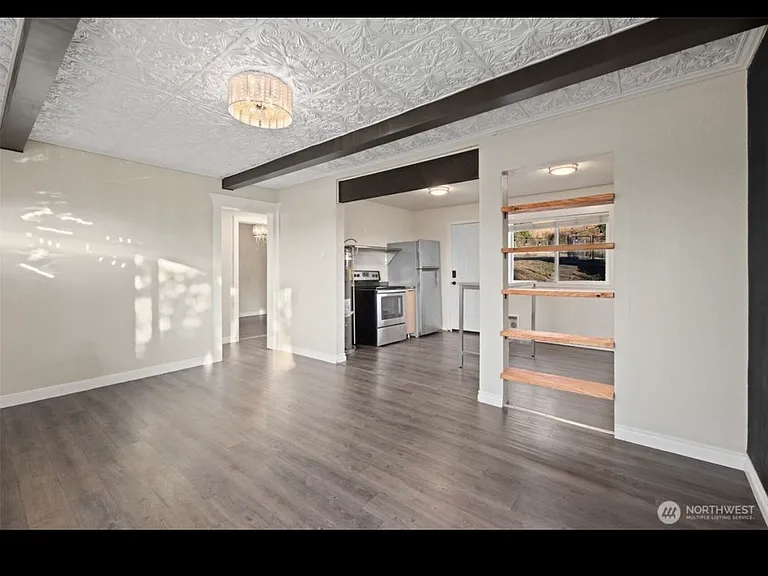 2036 E Morton St — Photo 2