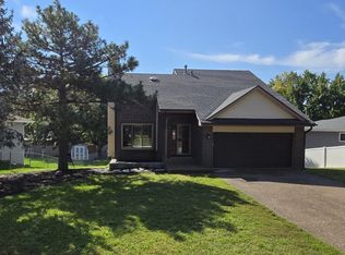 6121 Fleetwood Dr, Lincoln, NE 68516