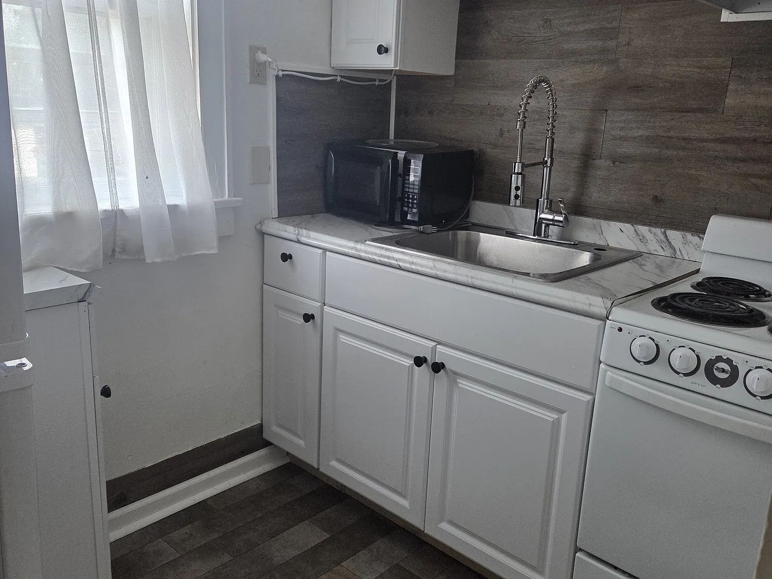 1 bed, 5500 sqft, $825 — Photo 2