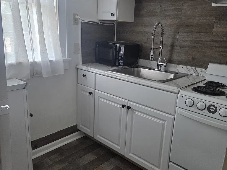206 Spruce St E #1 — Photo 2