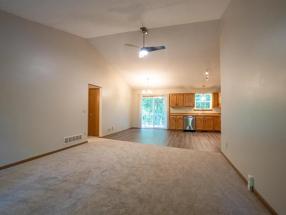 1632 Ledgewood Blvd NE