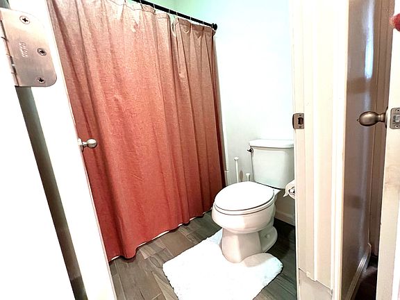 5th image of 15232 Chatsworth Ave