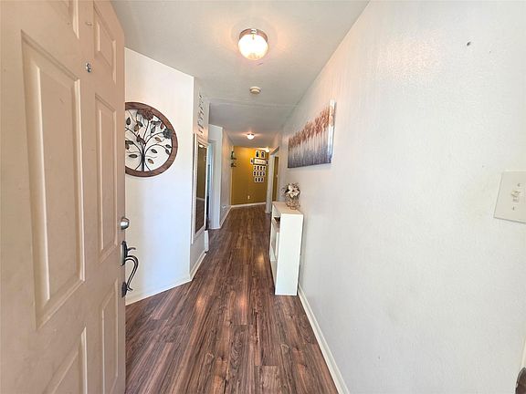 3rd image of 6926 Garnet Trail Ln