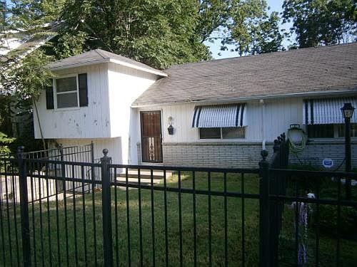 1st image of 1824 E 48th St