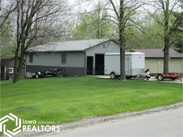 3121 Holiday Ln, Brooklyn, IA 52211