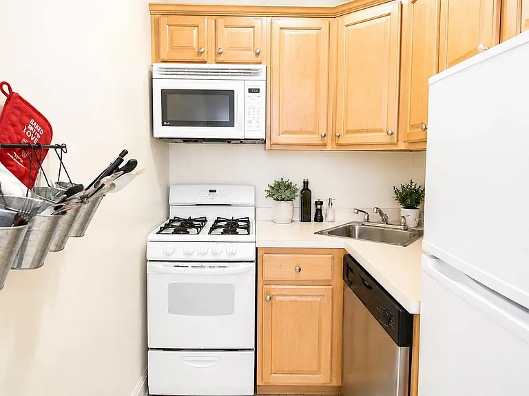 314 W 104th St #2A — Photo 7